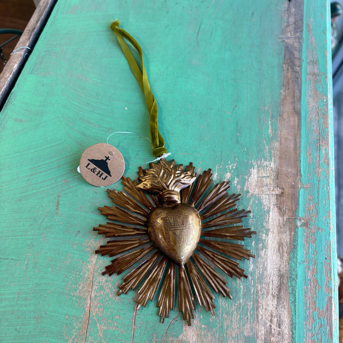 Five-inch Sacred Heart framed in a burst of rays