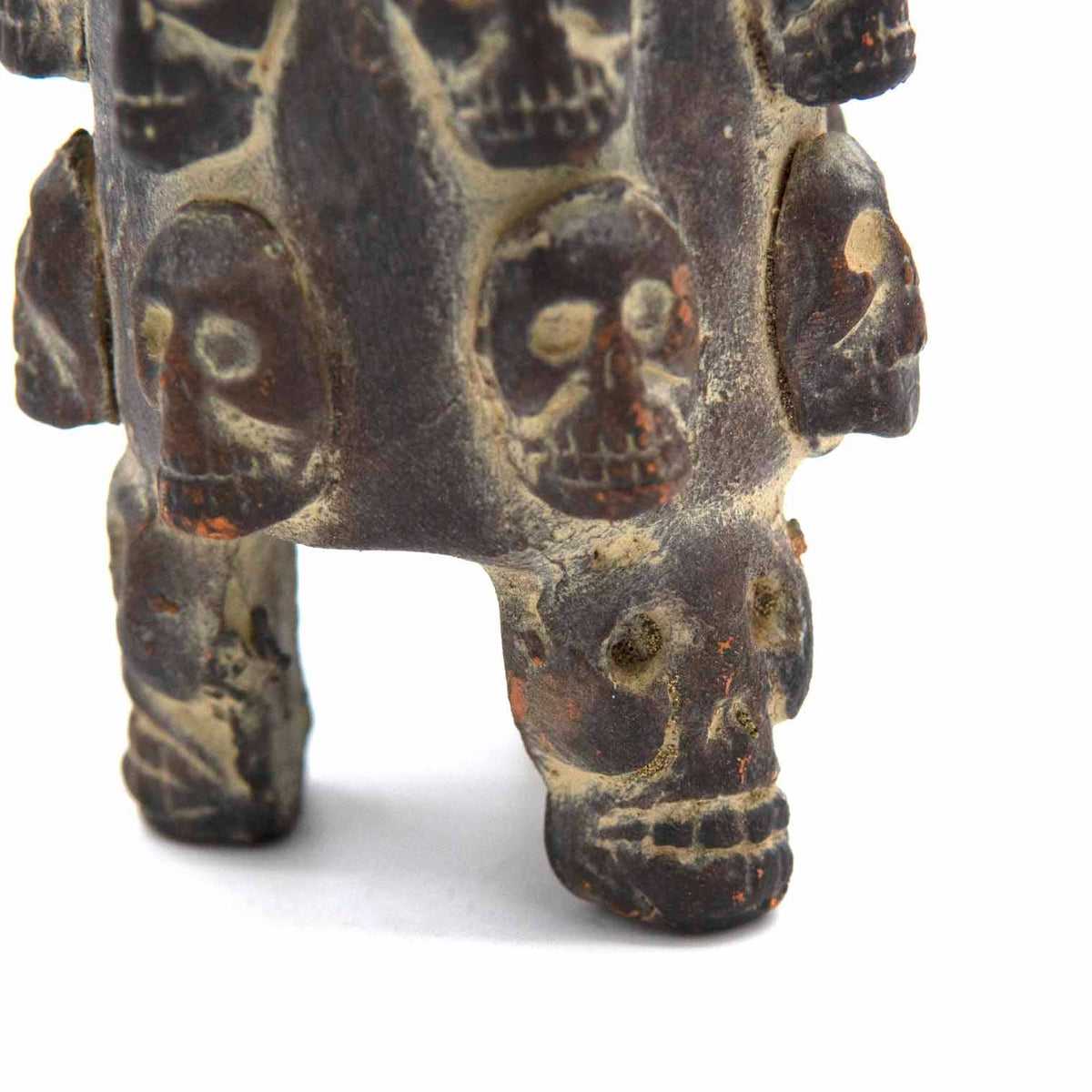 Mexican ceramic skull pot, approximately 6cm high