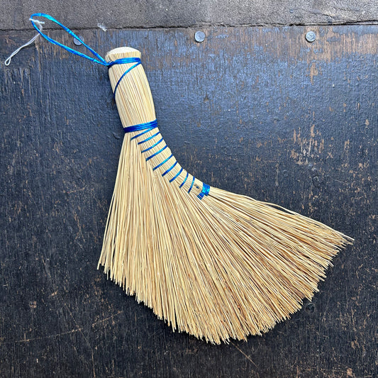 The Wee Dutchie Porch Brush